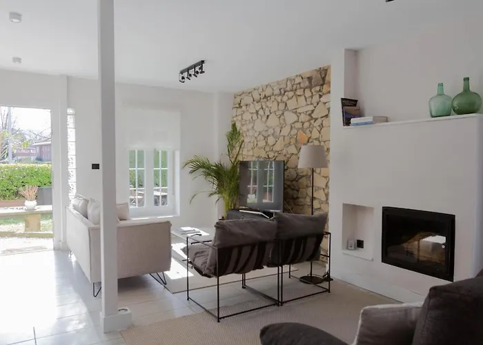 Arbide House شقة لييوا